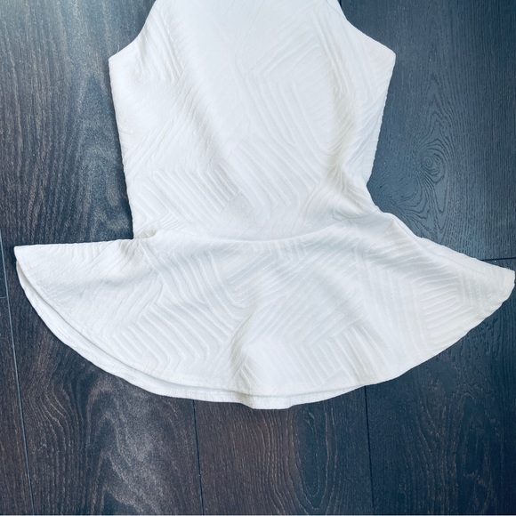 Charlotte Russe White Sleeveless Peplum Flare Print Top - Picture 7 of 11